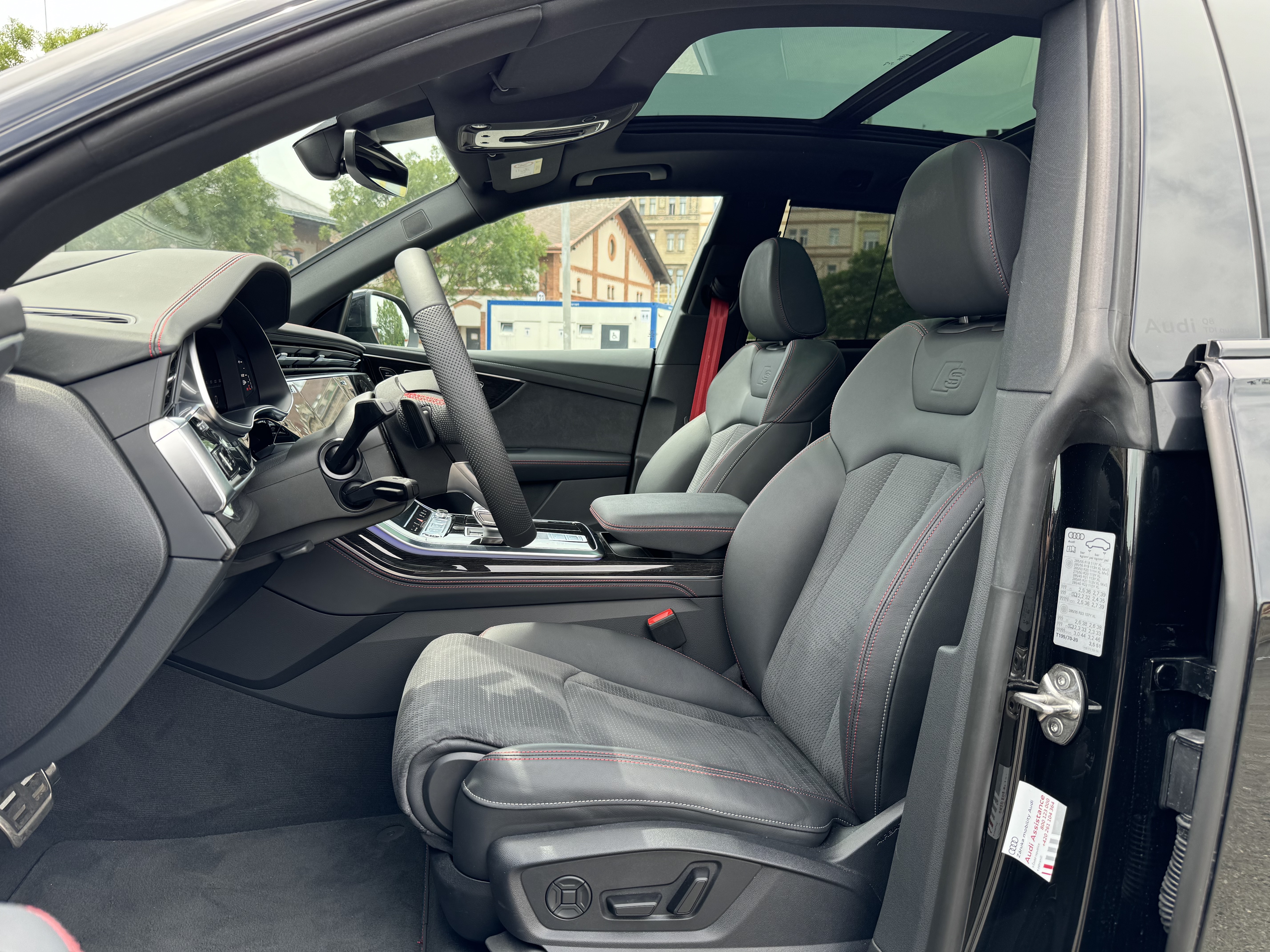 AUDI Q8 50 TDI S-LINE | FACELIFT | SKLADEM | české předváděcí auto | nafta 286 koní | sportovní S-line | sportovně luxusní SUV coupé | černá s černou alcantarou | maximální výbava | super cena  | VIP SLEVA 20% | nákup online | AUTOiBUY.com